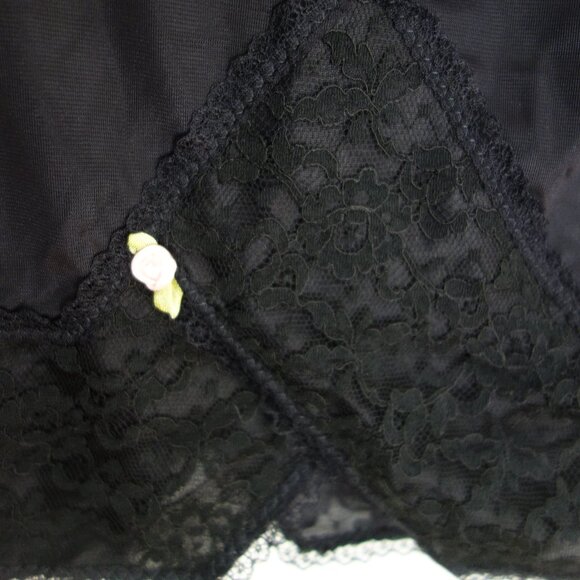 Vtg yet NWT U.S.A. BEVERLY VOGUE Black Half Slip w/ Zipper Lace Rose – Sz 32 - Picture 2 of 7